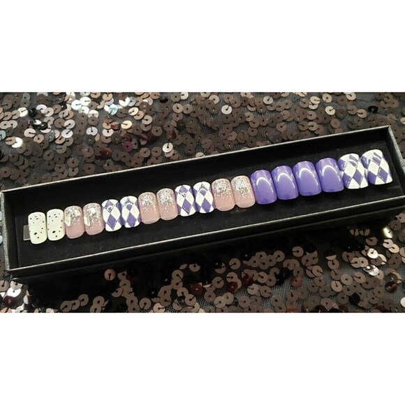 Mina Press On Nail Set - Picture 2 of 2